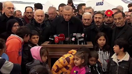 Deprem bölgesinde konuşan Erdoğan bu kez de 'soysuzlar' dedi