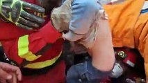 El descorazonador vídeo de un miembro de la UME que rompe a llorar tras rescatar en Turquía a dos niños