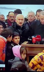 Erdoğan'ın konuştuğu anlarda Ulaştırma Bakanı Karaismailoğlu'ndan ilginç hareket