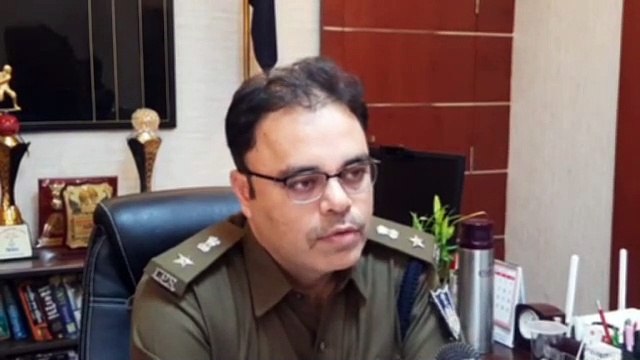 Seeing the police, the accused of murder jumped from the roof, died