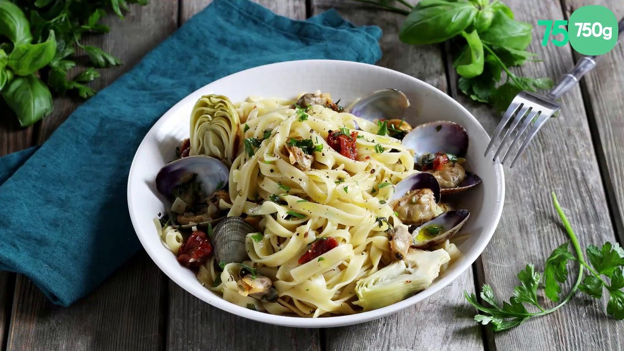 Tagliatelles aux palourdes, artichauts et tomates séchées