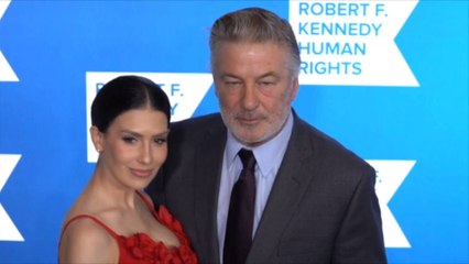 下载视频: Alec Baldwin Is Sued by Halyna Hutchins’ Family