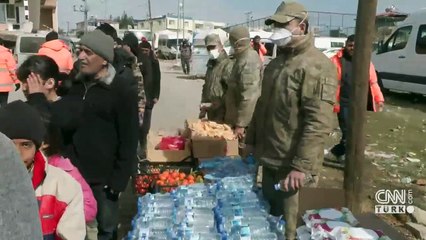 AFAD çadır kuruyor, TSK yemek dağıtıyor