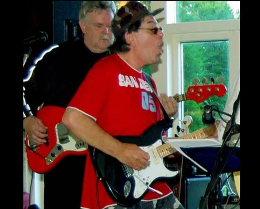 SHAKE THE FUNK  (Leo Bennink)  MUSIC AND LYRICS BY:LEO BENNINK /PRODUCED AND MIXED BY: LEO BENNINK