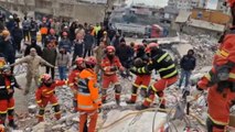 Militares de la UME consiguen sacar con vida de entre los escombros a dos pequeños hermanos en la ciudad turca de Nurdagui