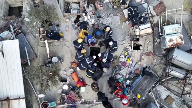 تركيا.. إنقاذ رجل في هطاي بعد 108 ساعات تحت الأنقاض