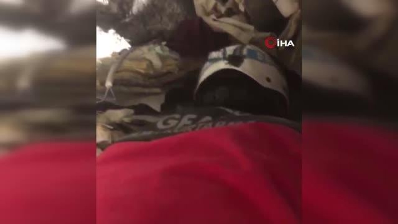 Depremin 100. saatinde umut tazeleyen kurtuluş kamerada