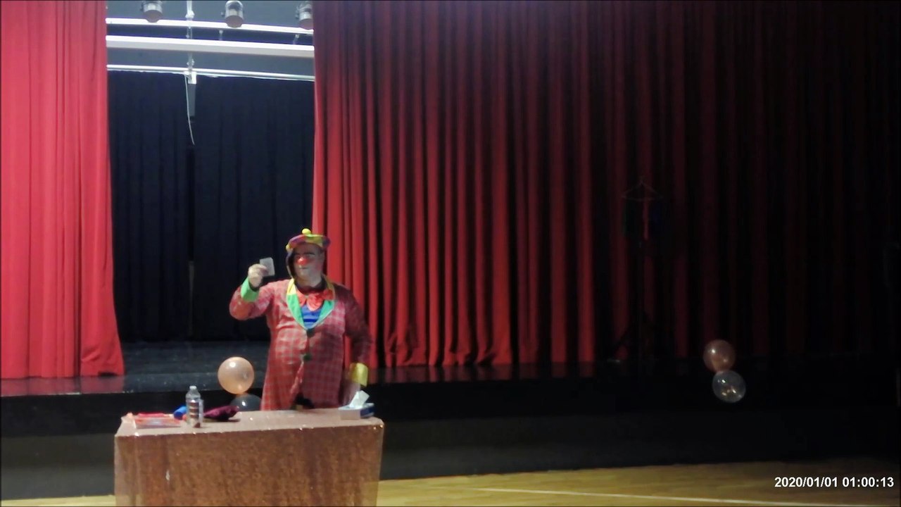 SPECTACLE PIPO LE CLOWN LE ROI DE LA MAGIE A MEZIERE SUR SEINE