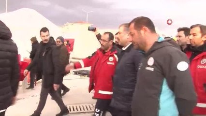 Sağlık Bakanı Koca: "Sahra hastanelerinde ameliyat yapılabiliyor"