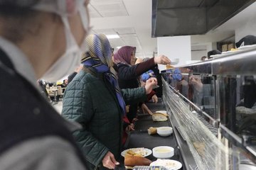 Ankara'ya getirilen depremzedeler GSB yurtlarına yerleştiriliyor