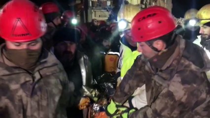 Antep'te hamile kadın ve 6 yaşındaki kızı 115 saat sonra enkazdan kurtarıldı
