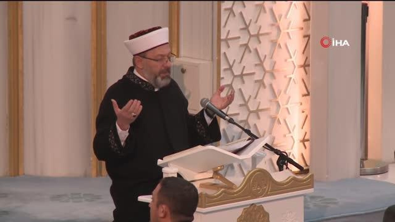Diyanet İşleri Başkanı Erbaş, Ankara Ahmet Hamdi Akseki Camii'nde cuma hutbesi irad etti