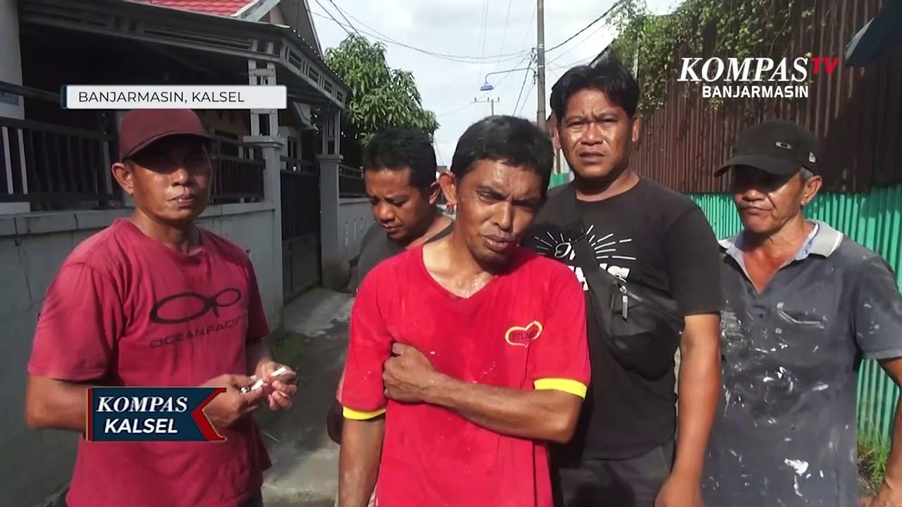 Sindir Pemkot Banjarmasin Lamban Tangani Jalan Rusak, Warga Perbaiki Sendiri!