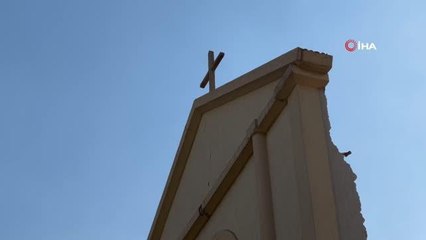 Depremde tarihi kilise de yıkıldı