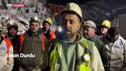 Madenciler enkazın 8 metre altından depremzedeyi kurtardılar
