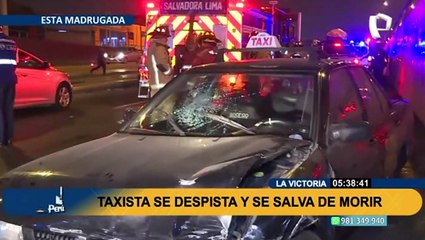 Taxista se despista y salva de morir en la Vía Expresa de La Victoria