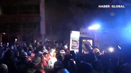 121 saat sonra Kahramanmaraş'ta bir mucize daha! 70 yaşındaki Menekşe anne sağ kurtarıldı