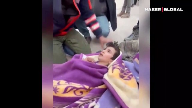 Enkaz altından kurtarılan çocuğun isteği yürek burktu: Vazonun içinde param var, onunla ev alırız