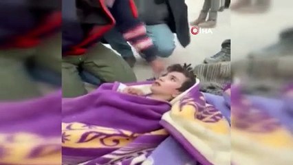 Enkazdan çıkan çocuktan duygulandıran istek