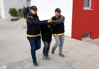 HATAY'DAKİ ENKAZDAN ÇALDIĞI KREDİ KARTLARIYLA HARCAMA YAPTI, POLİSE YAKALANDI