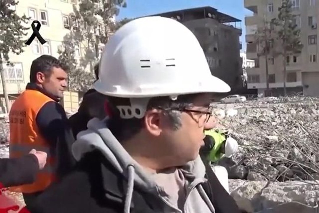 Yıkılan binanın başında konuşan görevlinin anlattıkları ihmalkarlığı gözler önüne serdi