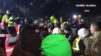 İtfaiyecinin zor anları, boğazı düğümlendi