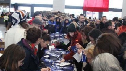 Ünlü oyuncular İBB’nin yardım çalışmasına katıldı