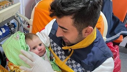 Depremde can kurtaran 112 ekipleri anlatıyor: Enkazdan çıkan bebek parmağımı emdi