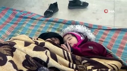 Deprem bölgesinden kaçış izdihamı kamerada