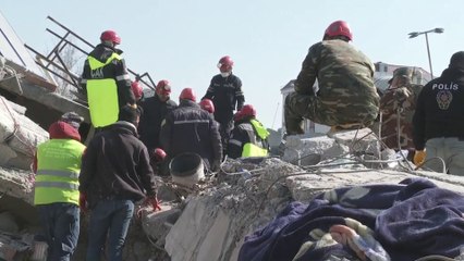 موفد #العربية: تقدم في جهود انتشال الفتاة السورية "عائشة" من تحت الأنقاض في #قهرمان_مرعش #سوريا #زلزال_سوريا_تركيا