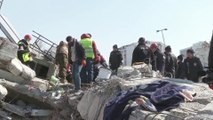 مع اسمترار جهود الإنقاذ في البلدين.. نحو 25,900 قتيل في زلزال سوريا وتركيا