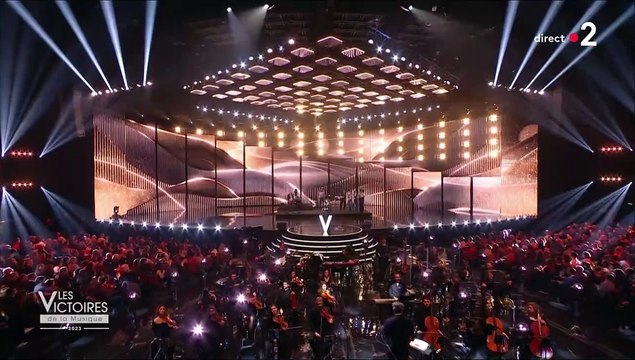 Laury Thilleman sévèrement critiquée pour sa présentation des Victoires de la musique le vendredi 10 février 2023 sur France 2