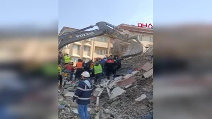 ENKAZ ALTINDA KALAN BEBEK 128 SAAT SONRA KURTARILDI