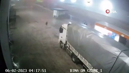 Depremin korku dolu anları bir çok şehirde kameralara böyle yansıdı