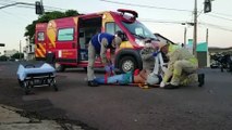 Jovem fratura o braço em acidente entre moto e carro no Coqueiral
