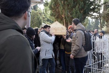 ENKAZDAN ÇIKARAN EKİPLERE KALP SELAMI İLE TEŞEKKÜR ETMİŞTİ; İSTANBUL'DA TOPRAĞA VERİLDİ