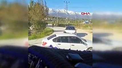 Yardım kamyonunun önünü kesip şoförü tehdit ettiler