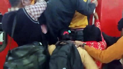परीक्षा समाप्त होते ही बसों व ट्रेनों में सीट पाने को लेकर धक्का-मुक्की का माहौल रहा, देखें विडियो