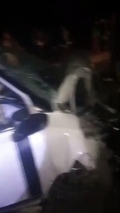 दो कारों में भीषण भिडंत: कारों में फंसे एक दर्जन घायलों को चौमूं पहुंचाया, जयपुर रैफर