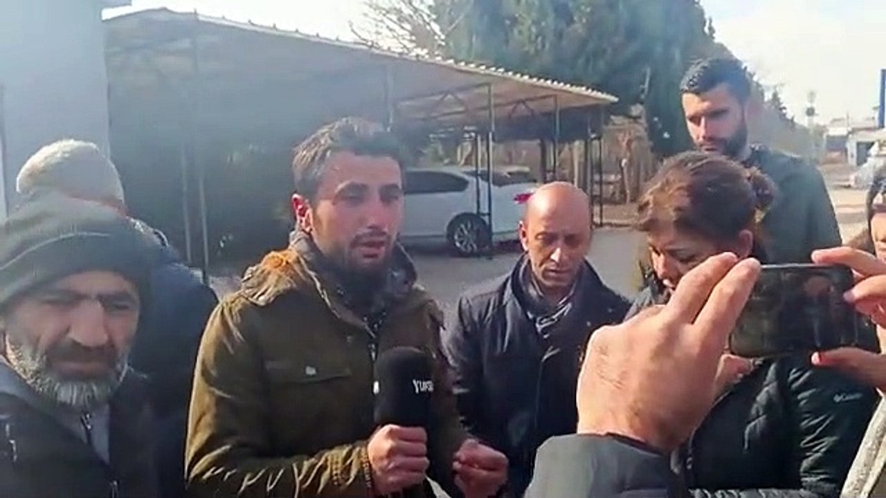 Düşündüren görüntü! ’Bize kefen gönderin’ diyen genci babası korkarak susturmaya çalıştı
