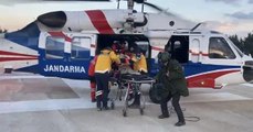 Enkazdan 133 saat sonra kurtarıldı, jandarma helikopteriyle hastaneye sevk edildi