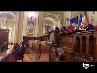 Sì alla Finanziaria, pioggia di contributi per stadi e maneggi.