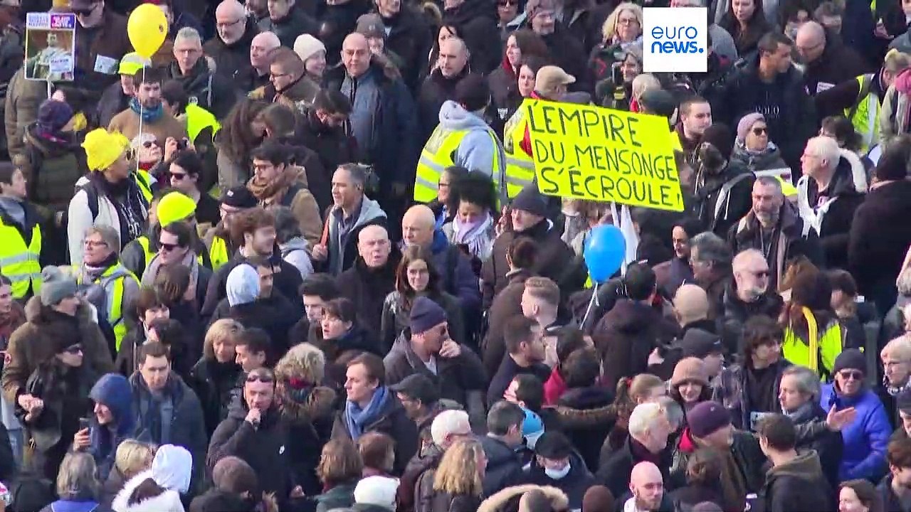 Mais de 960 mil pessoas protestam contra aumento da idade da reforma em França