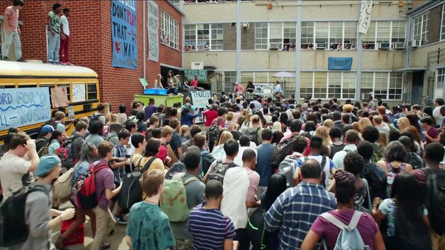 Combat de Profs - Bande Annonce Officielle (VF) - Charlie Day / Ice Cube