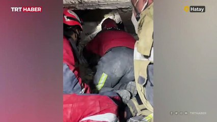 Sesini ağlayarak duyurdu: Hamza bebek depremin 140'ıncı saatinde kurtarıldı