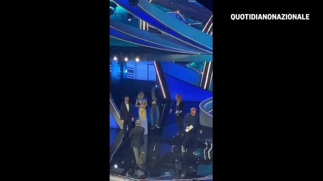 Chiara Ferragni inviperita con il marito Fedez sul palco di Sanremo