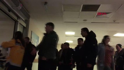 PARASINI ALMAK İÇİN GİTTİĞİ ALACAKLISININ BIÇAKLA SALDIRDIĞI TESİSATÇI YARALANDI