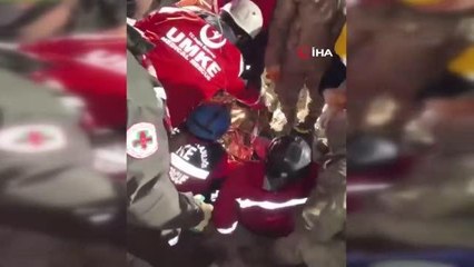 Milli Savunma Bakanlığı: "Depremin 140'ıncı saatinde Antakya'da 57 yaşındaki Macide Hakemati kurtarıldı"