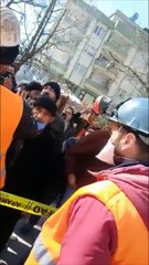 'Benim canlarım orada yatarken banka kasası çıkarmanın derdindeler'