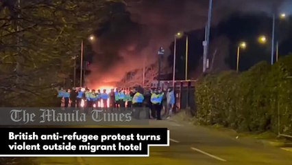 British anti-refugee protest turns violent outside migrant hotel